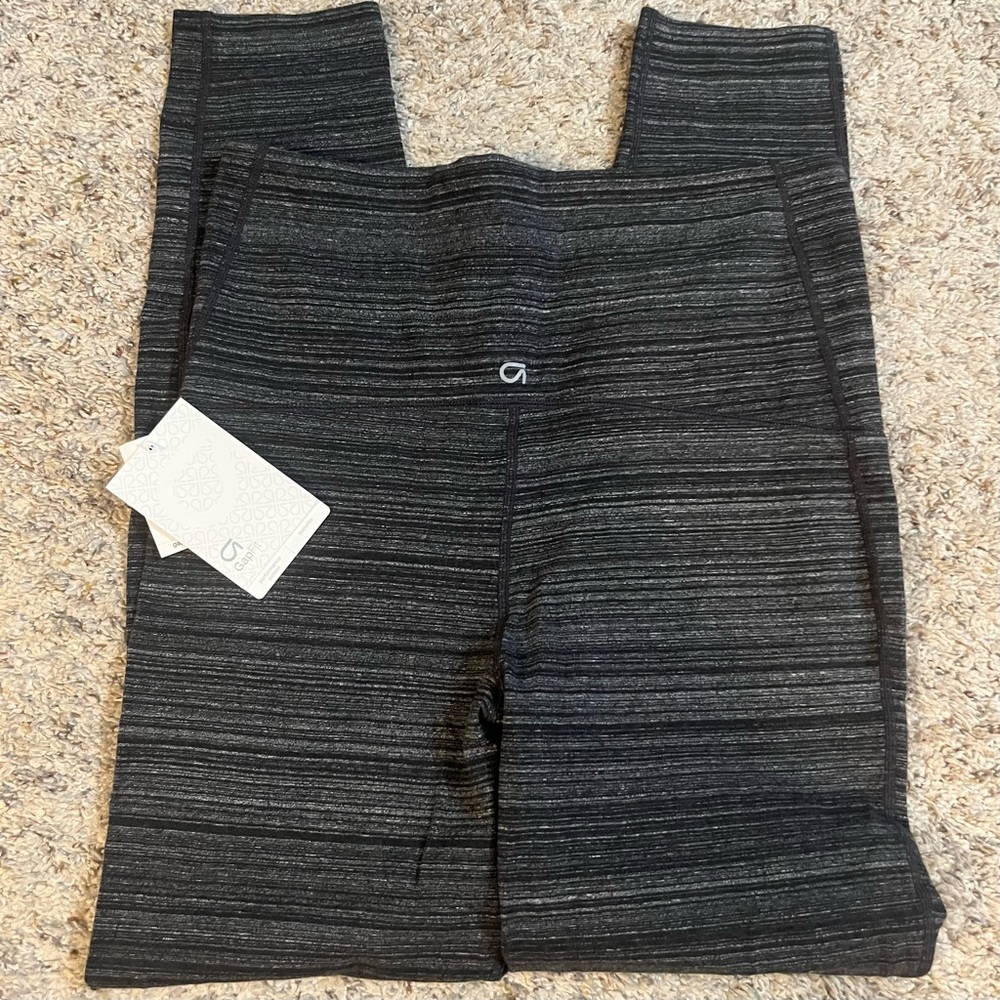 GAP Gapfit Gray/Black Maternity Leggings Size Small NWT